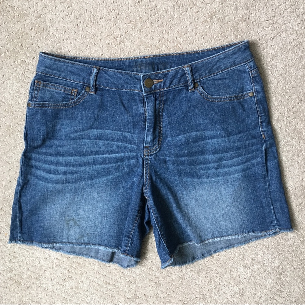 Jennifer Lopez Cut-off Style Jean Shorts
